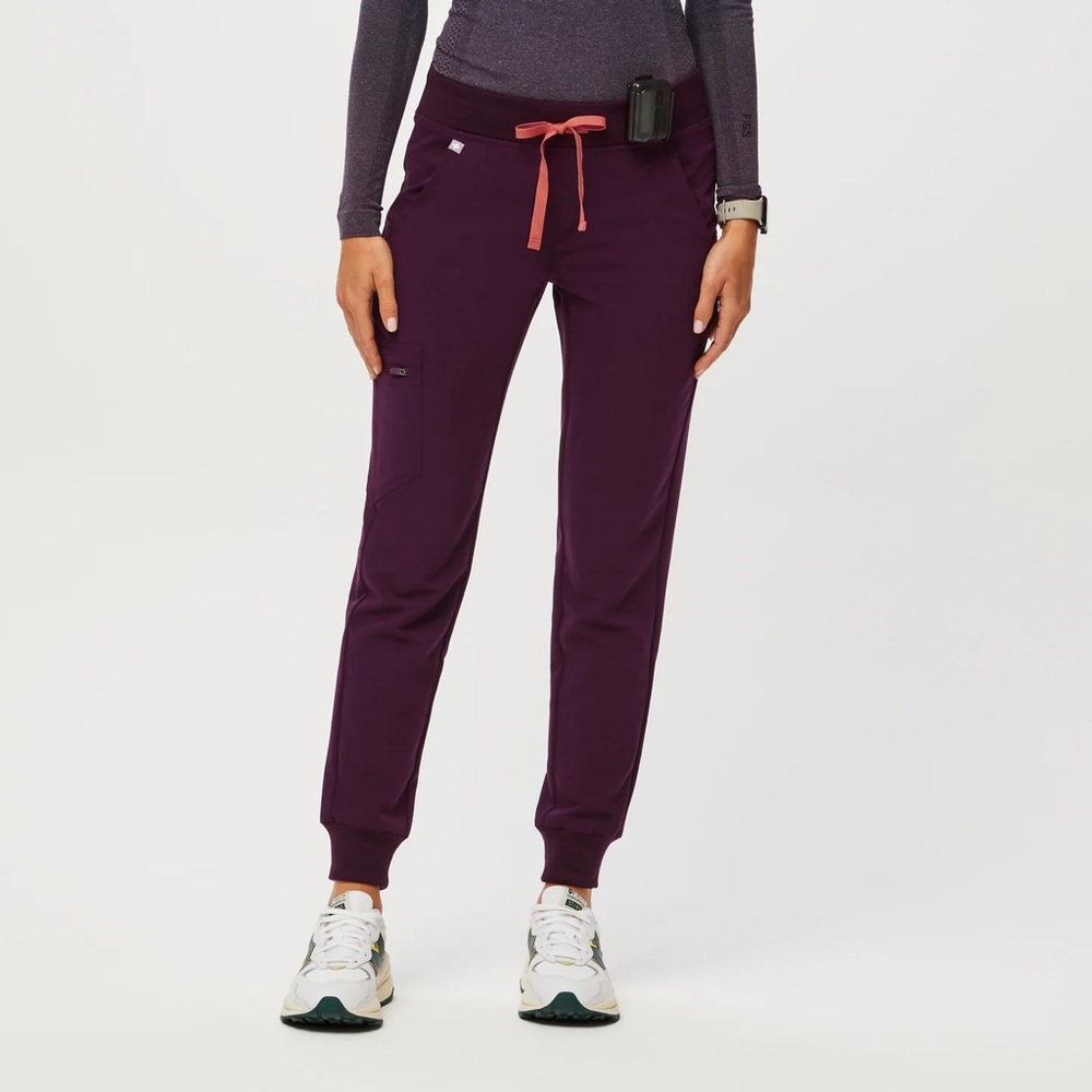 Women’s Zamora Petite Jogger Scrub Pants